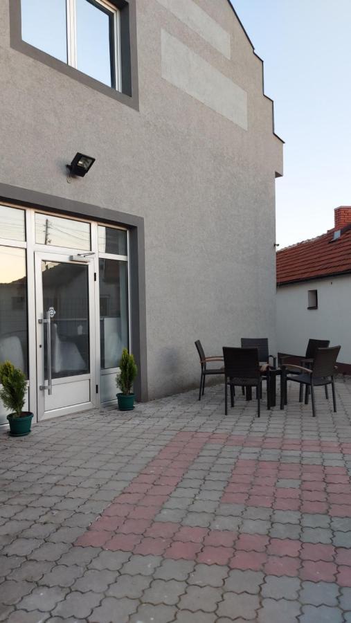 Apartman Mladenovic Appartamento Zaječar Esterno foto