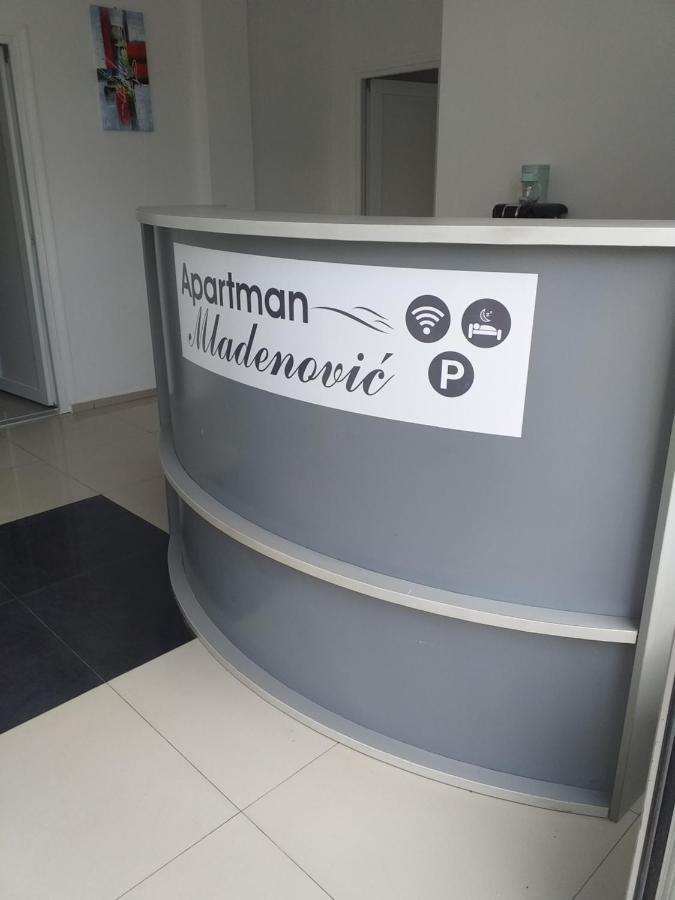 Apartman Mladenovic Appartamento Zaječar Esterno foto