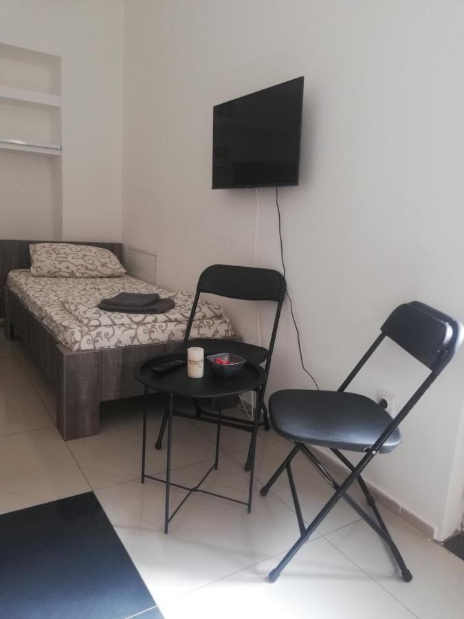 Apartman Mladenovic Appartamento Zaječar Esterno foto