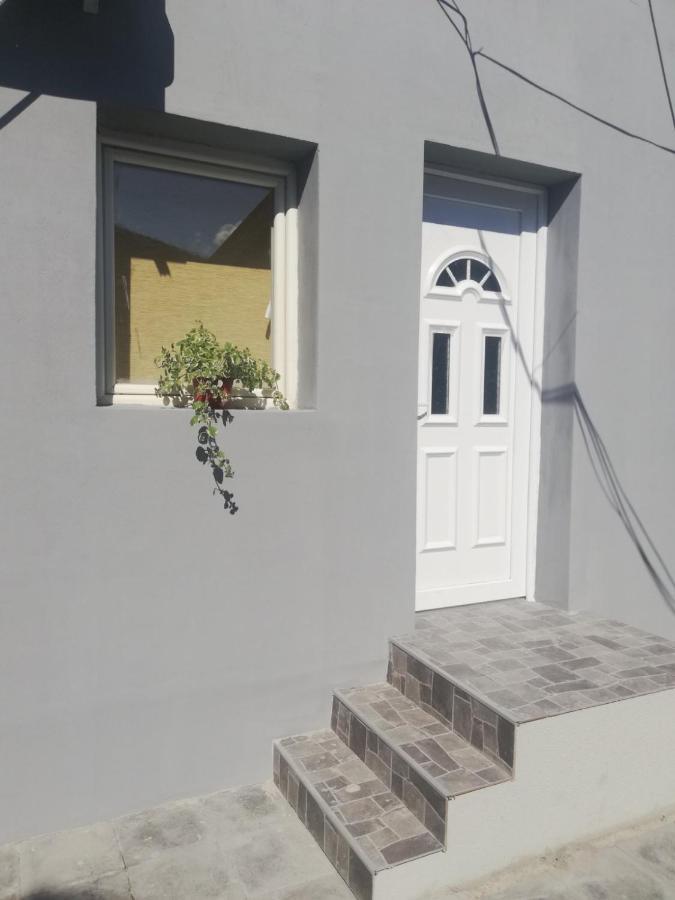 Apartman Mladenovic Appartamento Zaječar Esterno foto