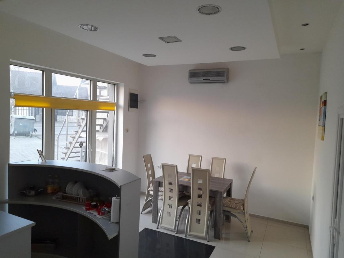Apartman Mladenovic Appartamento Zaječar Esterno foto