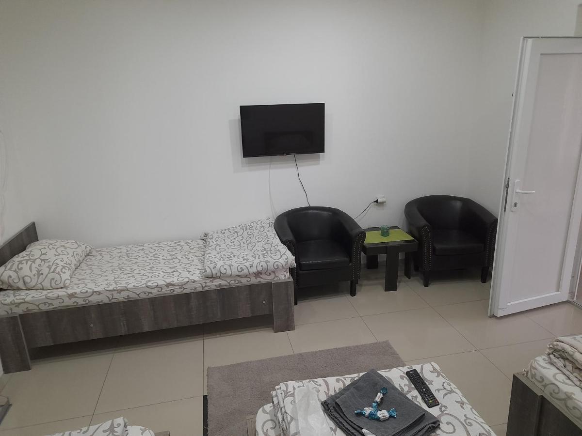 Apartman Mladenovic Appartamento Zaječar Esterno foto